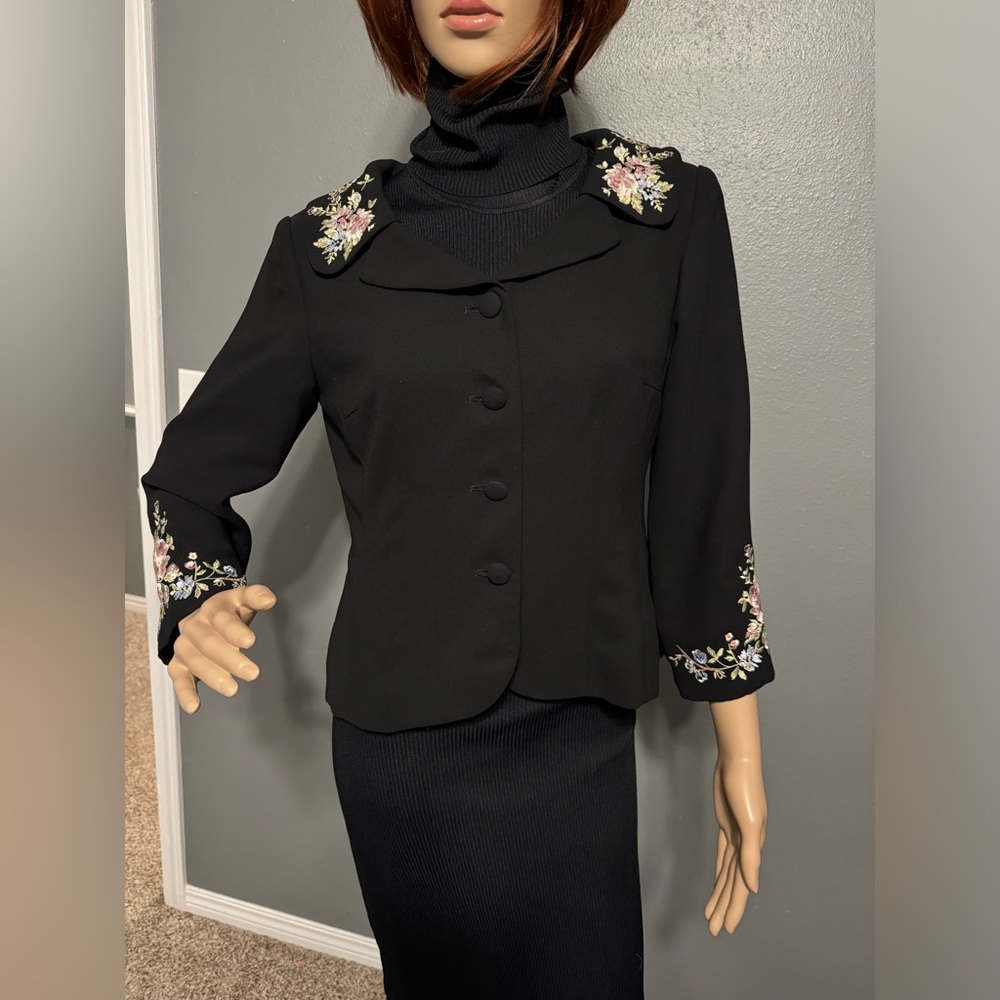 Maggy L  Evening. Sz 8 Petite, Black Embroidered Jacket. Lined. 3/4 Sleeve DB.